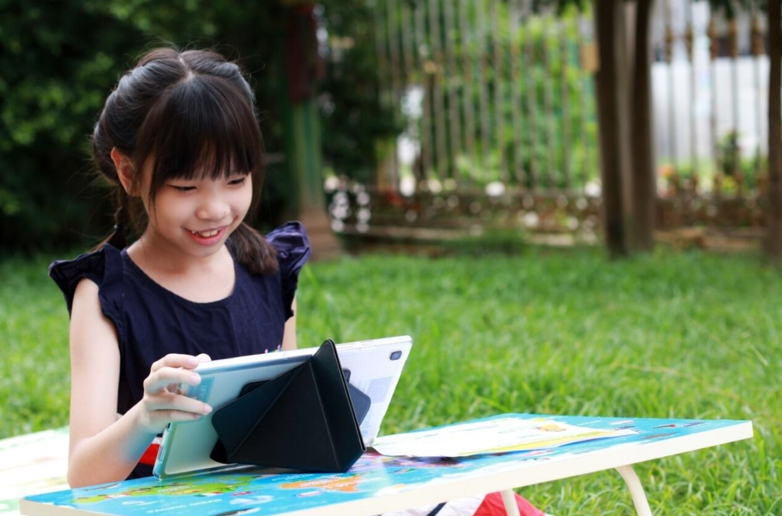 A child uses the Khang Panya Lao (teaching and learning plaform) launched by UNICEF in Lao PDR. 